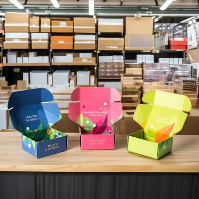購入 カスタムコーティングされた紙包装箱 紙箱 波紋配送箱 ゴールドホイル online manufacture